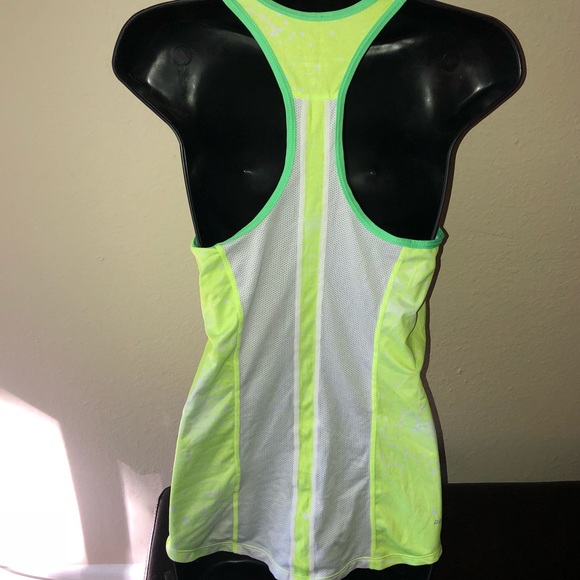 Women’s Nike dri-fit tank - Picture 2 of 3